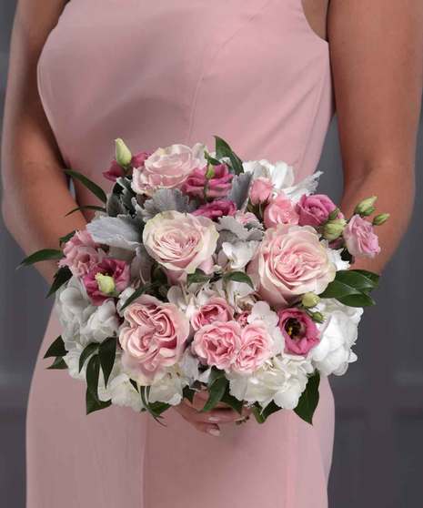 Bridesmaid Classic Pink Hand-Tie Bouquet